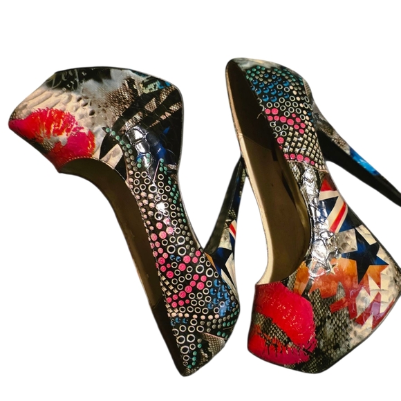 Shi by JOURNEYS Multicolor Graphic Heels - Picture 1 of 7